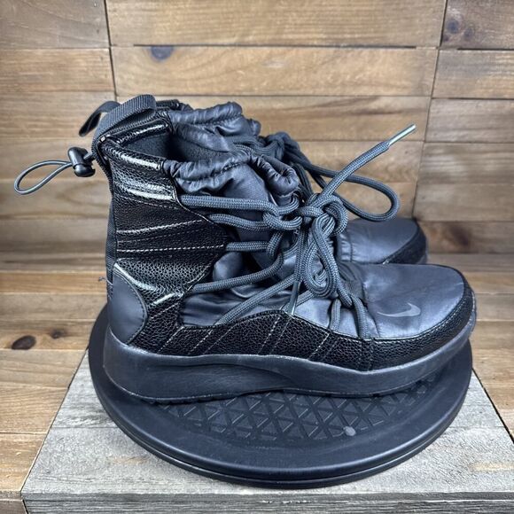 Nike Women's Size 7.5 Tanjun Rise High Boots Shoes Black Ankle Lace Up - Picture 1 of 10